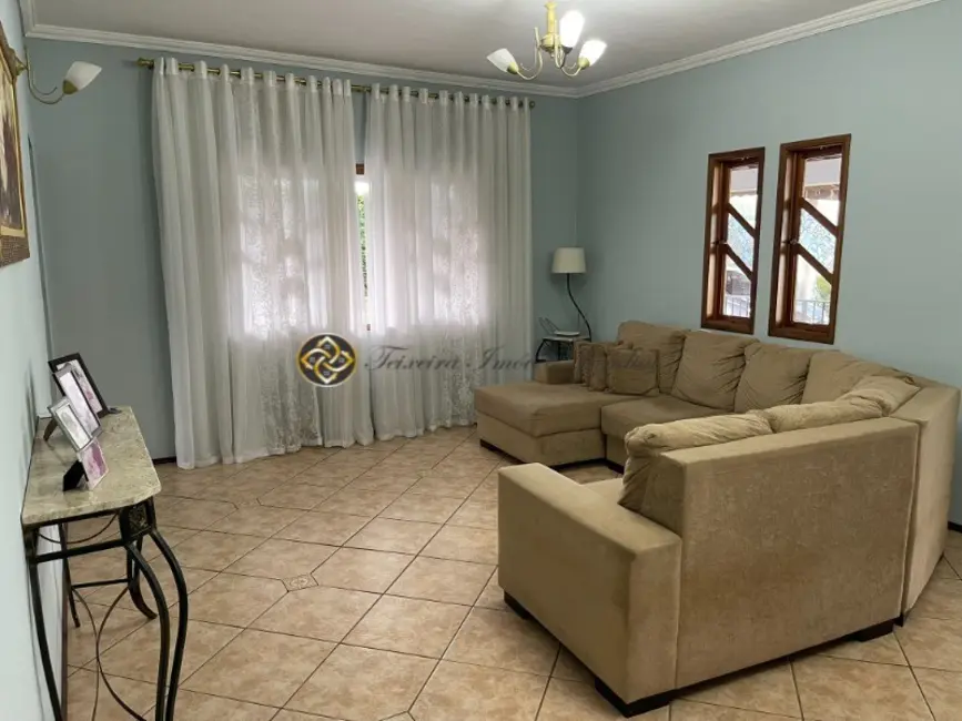 Chácara com 3 quartos à venda e para alugar, 441m2 em Louveira - SP - imagem 6 Foto 6 de Chácara com 3 quartos à venda e para alugar, 441m2 em Louveira - SP