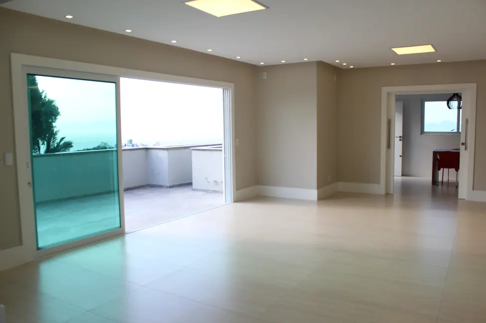 Casa com 4 quartos à venda, 300m2 em Centro, Florianopolis - SC - imagem 9 Foto 9 de Casa com 4 quartos à venda, 300m2 em Centro, Florianopolis - SC