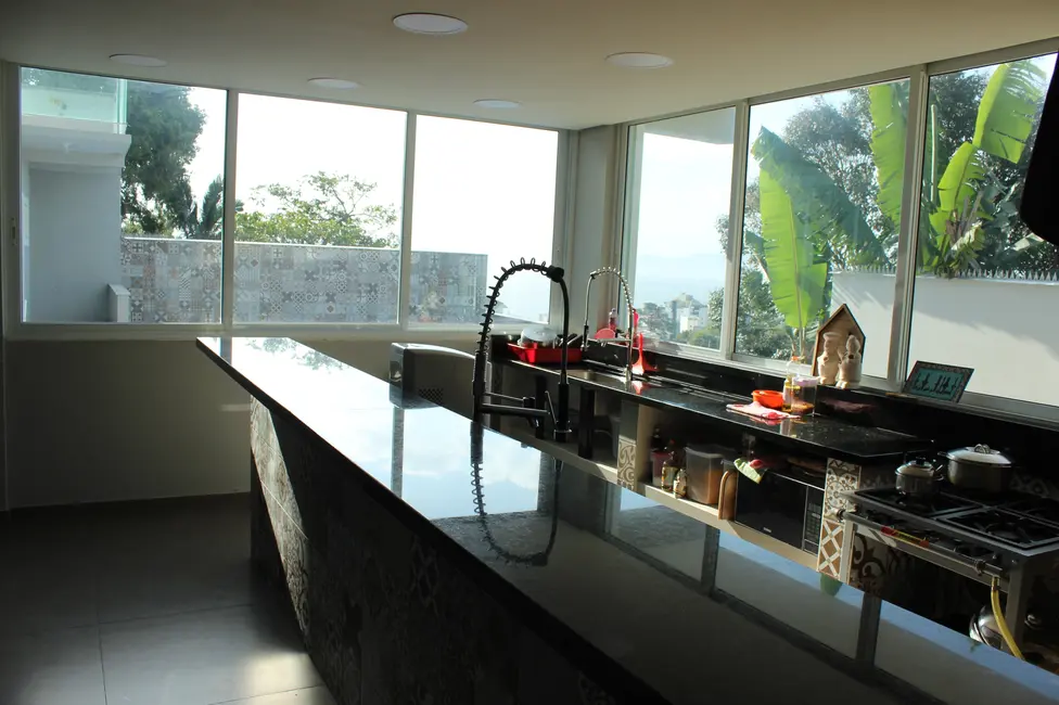 Casa com 4 quartos à venda, 300m2 em Centro, Florianopolis - SC - imagem 6 Foto 6 de Casa com 4 quartos à venda, 300m2 em Centro, Florianopolis - SC