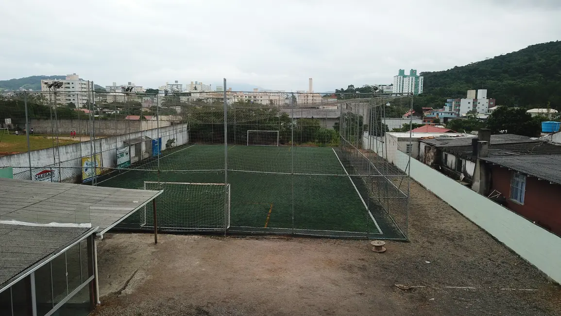 Foto 1 de Terreno / Lote à venda, 2030m2 em Areias, Sao Jose - SC