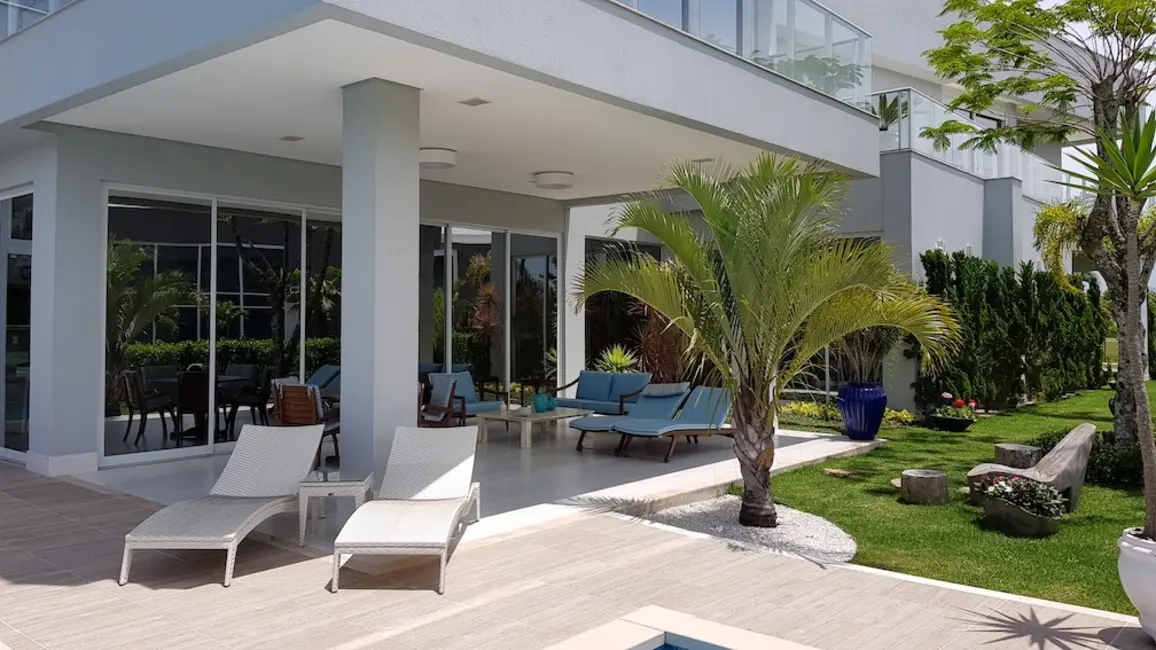 Casa com 4 quartos à venda, 970m2 em Centro, Camboriu - SC - imagem 4 Foto 4 de Casa com 4 quartos à venda, 970m2 em Centro, Camboriu - SC