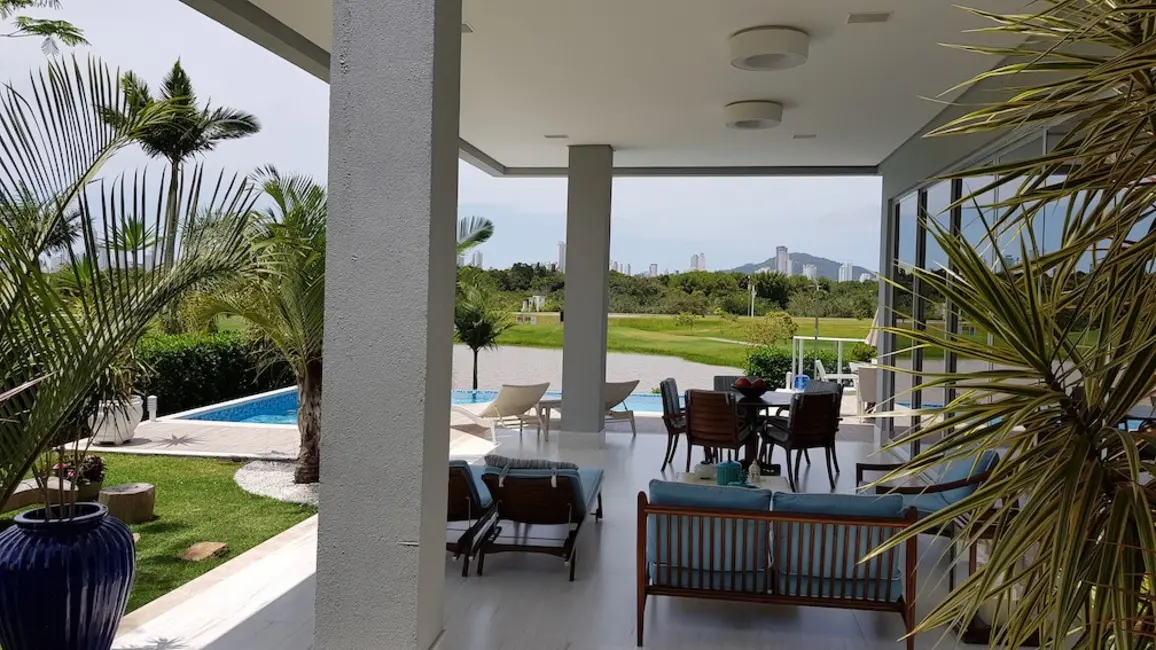 Casa com 4 quartos à venda, 970m2 em Centro, Camboriu - SC - imagem 5 Foto 5 de Casa com 4 quartos à venda, 970m2 em Centro, Camboriu - SC