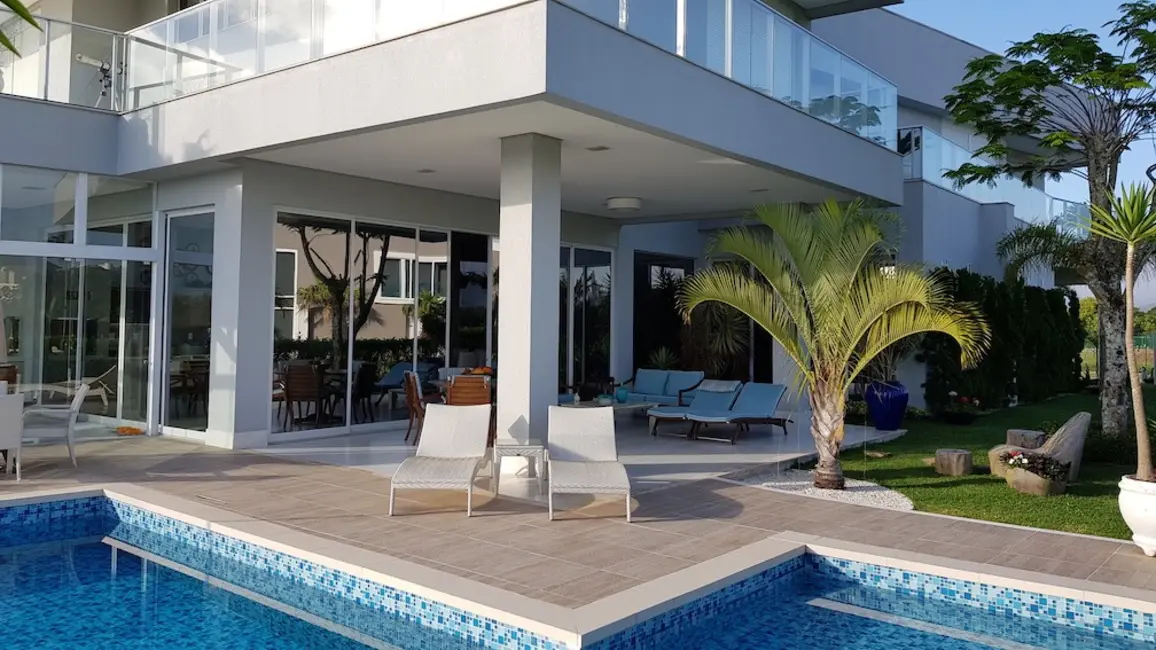 Casa com 4 quartos à venda, 970m2 em Centro, Camboriu - SC - imagem 3 Foto 3 de Casa com 4 quartos à venda, 970m2 em Centro, Camboriu - SC