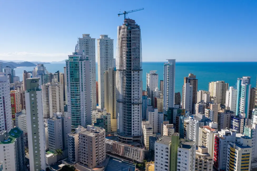 Apartamento com 3 quartos à venda, 138m2 em Centro, Balneario Camboriu - SC - imagem 4 Foto 4 de Apartamento com 3 quartos à venda, 138m2 em Centro, Balneario Camboriu - SC