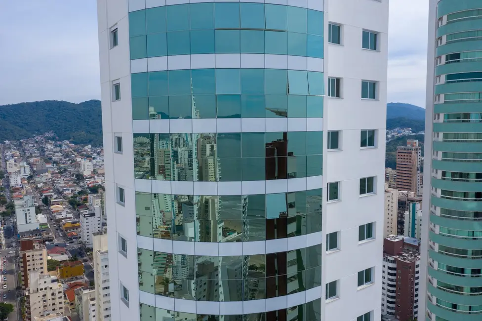 Apartamento com 4 quartos à venda, 132m2 em Centro, Balneario Camboriu - SC - imagem 3 Foto 3 de Apartamento com 4 quartos à venda, 132m2 em Centro, Balneario Camboriu - SC