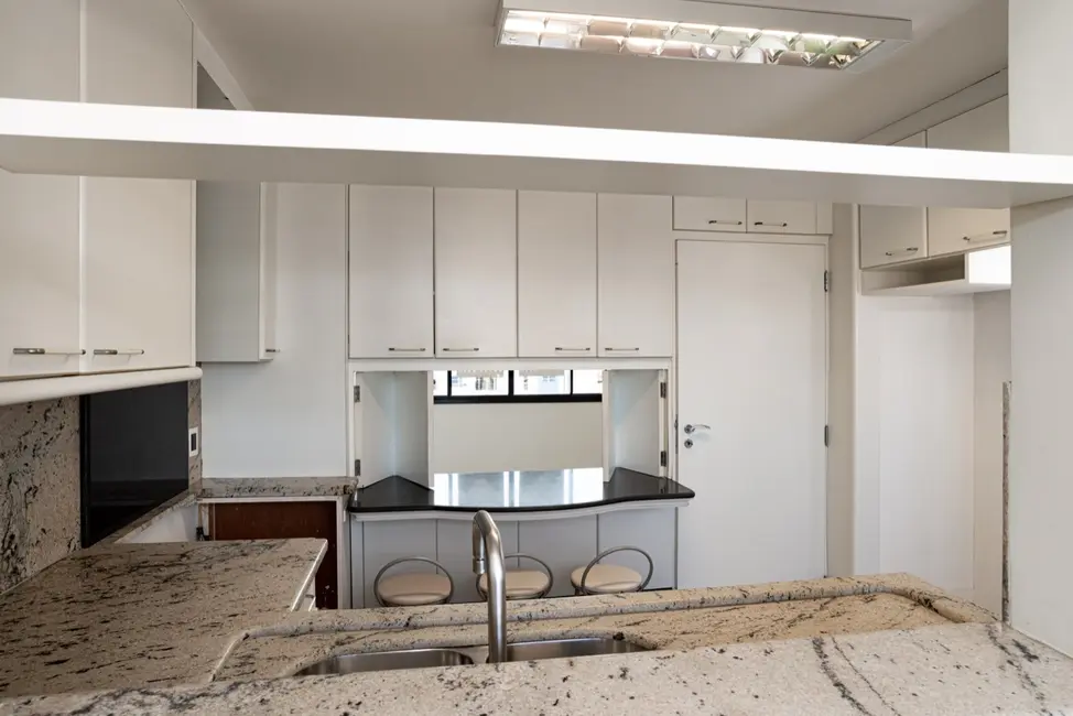 Apartamento com 4 quartos à venda, 409m2 em Centro, Florianopolis - SC - imagem 8 Foto 8 de Apartamento com 4 quartos à venda, 409m2 em Centro, Florianopolis - SC