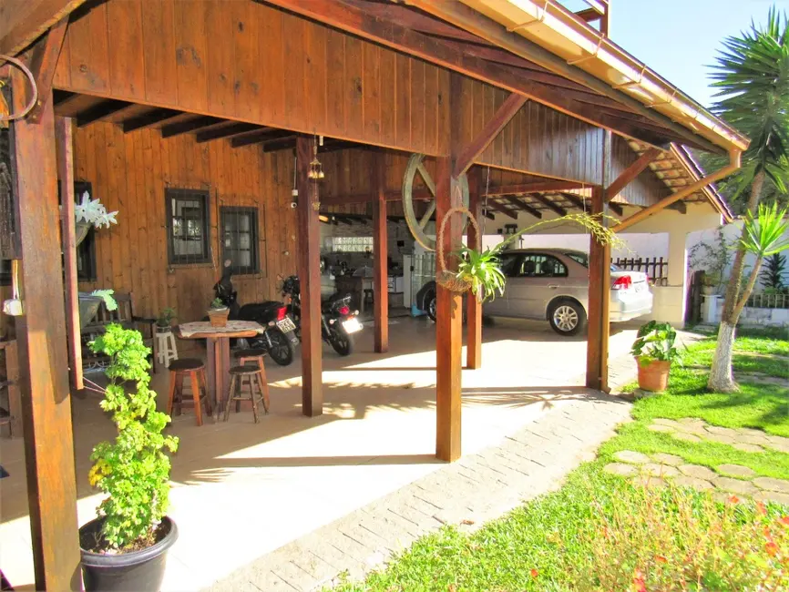 Casa com 5 quartos à venda, 230m2 em São João do Rio Vermelho, Florianopolis - SC - imagem 3 Foto 3 de Casa com 5 quartos à venda, 230m2 em São João do Rio Vermelho, Florianopolis - SC