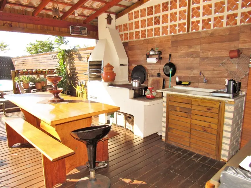 Casa com 5 quartos à venda, 230m2 em São João do Rio Vermelho, Florianopolis - SC - imagem 5 Foto 5 de Casa com 5 quartos à venda, 230m2 em São João do Rio Vermelho, Florianopolis - SC