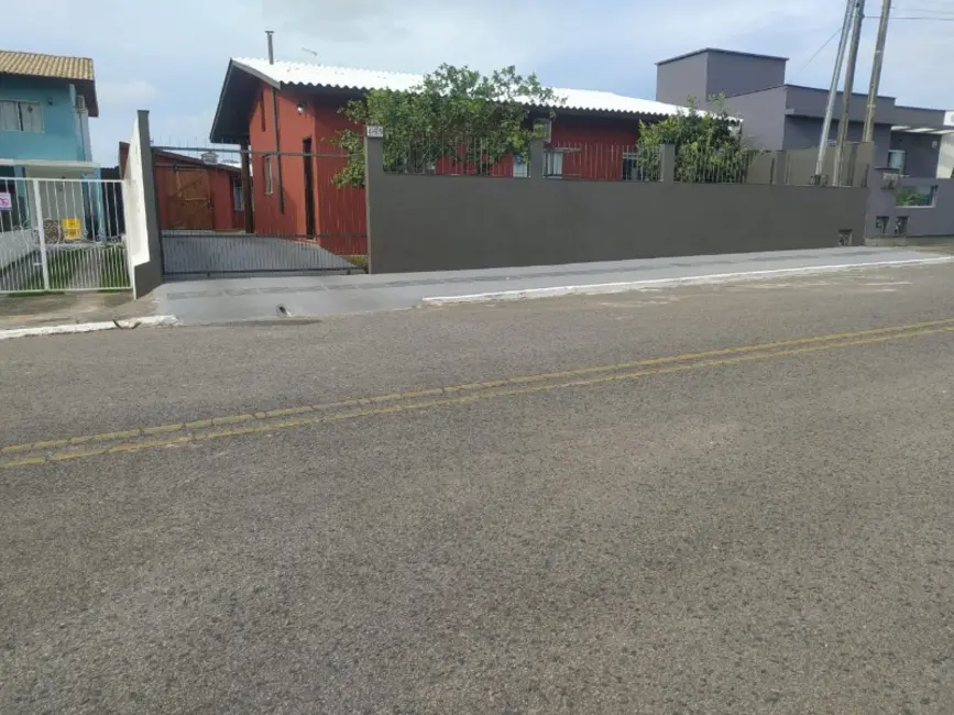 Casa com 4 quartos à venda, 150m2 em Florianopolis - SC - imagem 2 Foto 2 de Casa com 4 quartos à venda, 150m2 em Florianopolis - SC