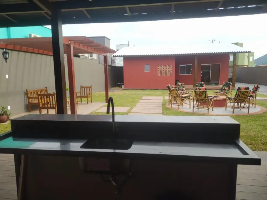 Casa com 4 quartos à venda, 150m2 em Florianopolis - SC - imagem 1 Foto 1 de Casa com 4 quartos à venda, 150m2 em Florianopolis - SC