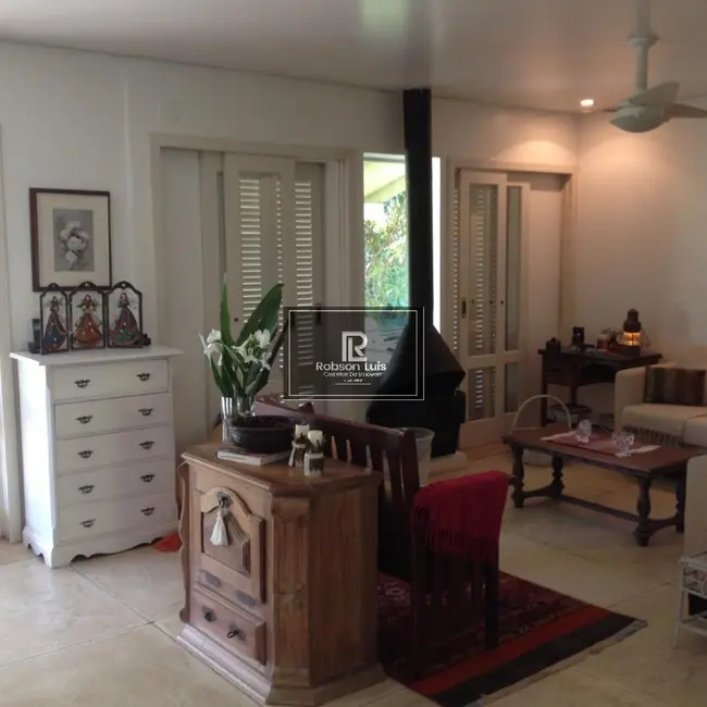 Casa com 4 quartos à venda, 2200m2 em Florianopolis - SC - imagem 5 Foto 5 de Casa com 4 quartos à venda, 2200m2 em Florianopolis - SC