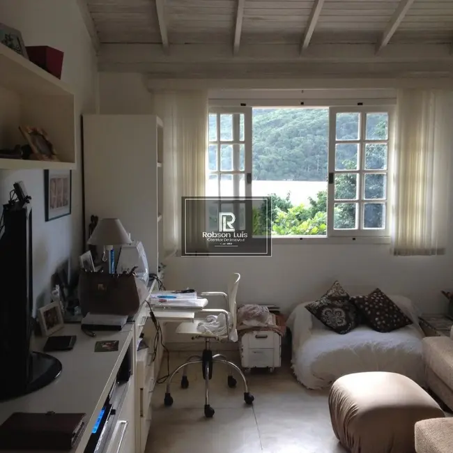 Casa com 4 quartos à venda, 2200m2 em Florianopolis - SC - imagem 9 Foto 9 de Casa com 4 quartos à venda, 2200m2 em Florianopolis - SC