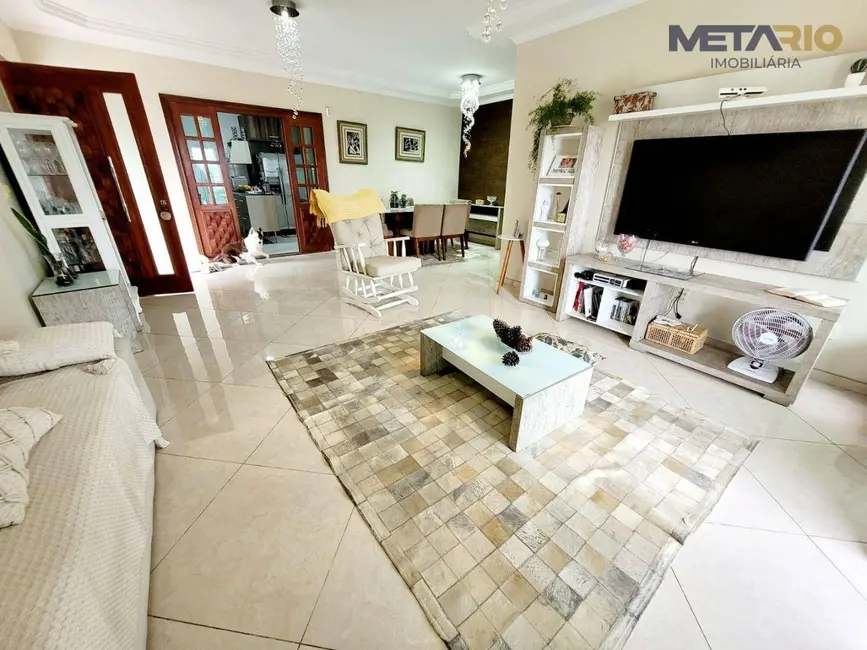 Casa de Condomínio com 3 quartos à venda, 362m2 em Vila Valqueire, Rio De Janeiro - RJ - imagem 3 Foto 3 de Casa de Condomínio com 3 quartos à venda, 362m2 em Vila Valqueire, Rio De Janeiro - RJ