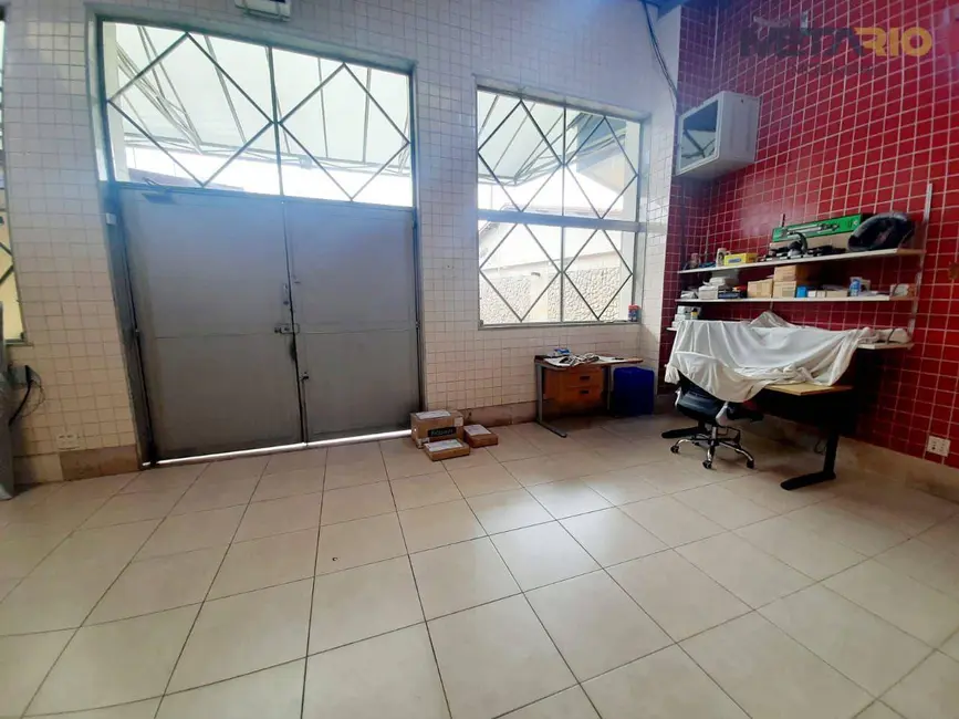 Armazém / Galpão à venda e para alugar, 700m2 em Bento Ribeiro, Rio De Janeiro - RJ - imagem 8 Foto 8 de Armazém / Galpão à venda e para alugar, 700m2 em Bento Ribeiro, Rio De Janeiro - RJ