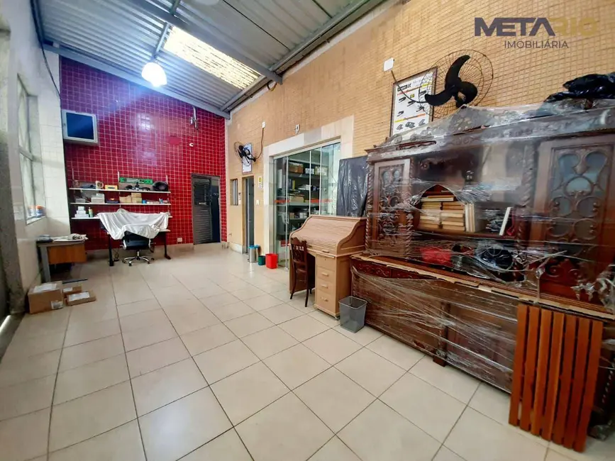 Armazém / Galpão à venda e para alugar, 700m2 em Bento Ribeiro, Rio De Janeiro - RJ - imagem 9 Foto 9 de Armazém / Galpão à venda e para alugar, 700m2 em Bento Ribeiro, Rio De Janeiro - RJ