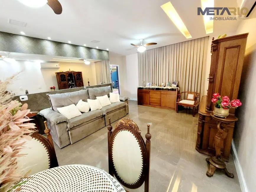 Casa com 4 quartos à venda, 360m2 em Vila Valqueire, Rio De Janeiro - RJ - imagem 3 Foto 3 de Casa com 4 quartos à venda, 360m2 em Vila Valqueire, Rio De Janeiro - RJ