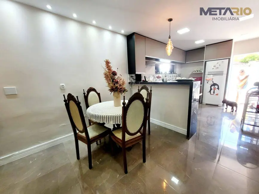 Casa com 4 quartos à venda, 360m2 em Vila Valqueire, Rio De Janeiro - RJ - imagem 4 Foto 4 de Casa com 4 quartos à venda, 360m2 em Vila Valqueire, Rio De Janeiro - RJ