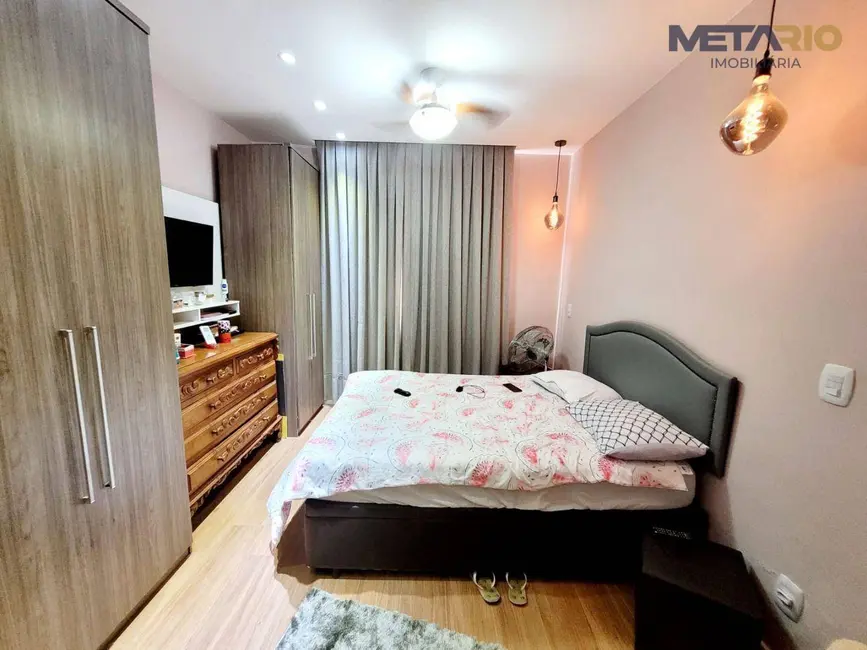 Casa com 4 quartos à venda, 360m2 em Vila Valqueire, Rio De Janeiro - RJ - imagem 6 Foto 6 de Casa com 4 quartos à venda, 360m2 em Vila Valqueire, Rio De Janeiro - RJ