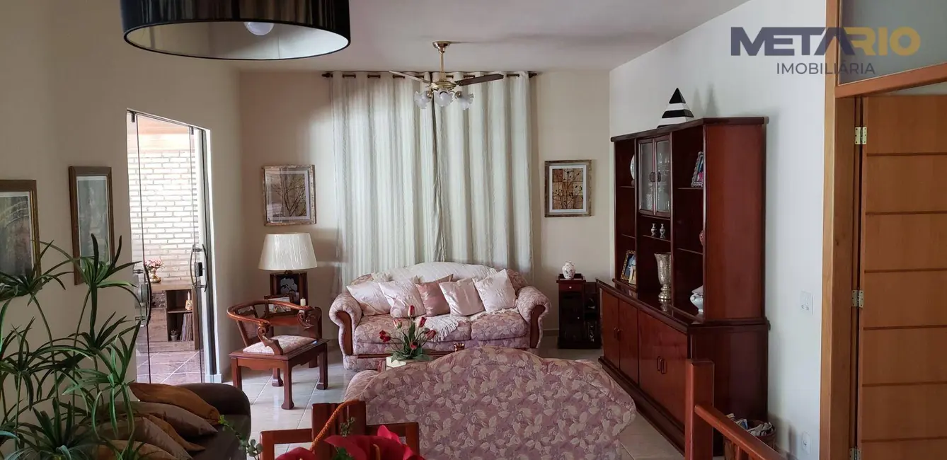 Casa de Condomínio com 3 quartos à venda, 500m2 em Vila Valqueire, Rio De Janeiro - RJ - imagem 9 Foto 9 de Casa de Condomínio com 3 quartos à venda, 500m2 em Vila Valqueire, Rio De Janeiro - RJ