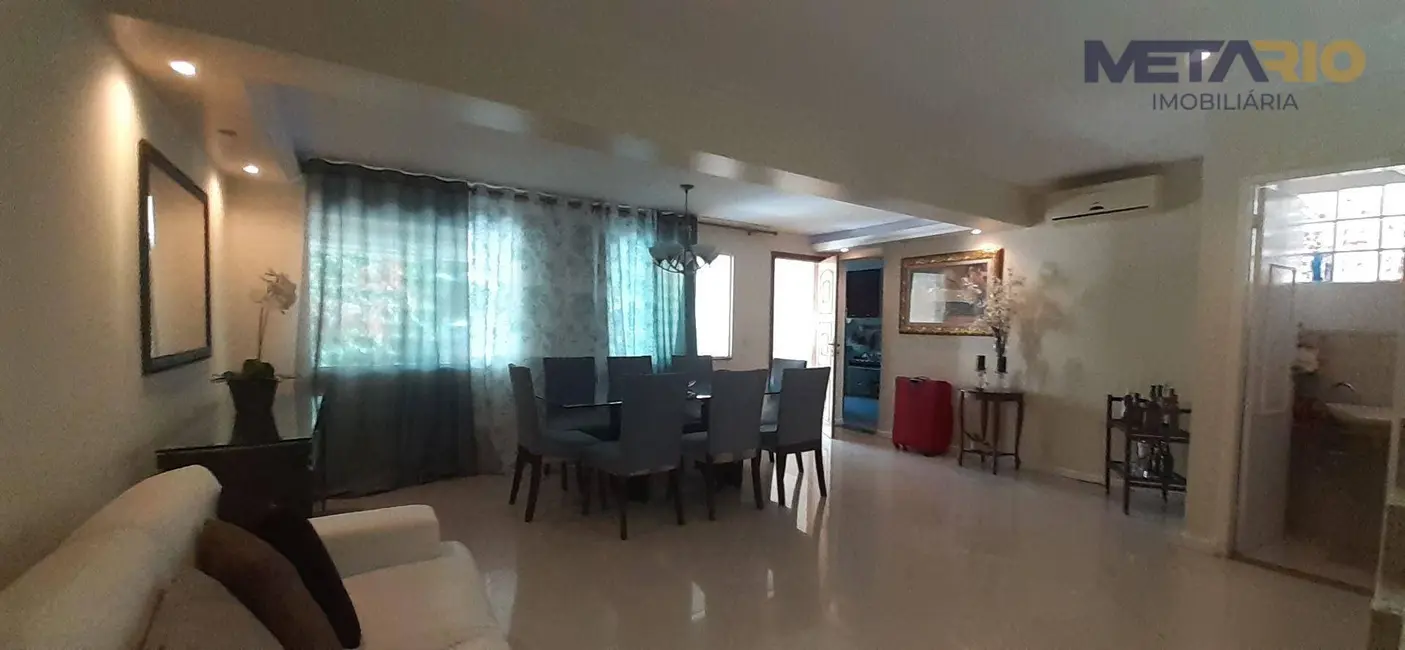 Casa de Condomínio com 3 quartos à venda, 197m2 em Vila Valqueire, Rio De Janeiro - RJ - imagem 5 Foto 5 de Casa de Condomínio com 3 quartos à venda, 197m2 em Vila Valqueire, Rio De Janeiro - RJ