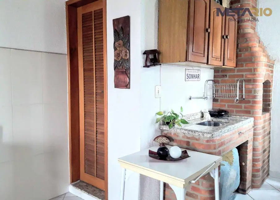 Casa com 2 quartos à venda, 86m2 em Bento Ribeiro, Rio De Janeiro - RJ - imagem 2 Foto 2 de Casa com 2 quartos à venda, 86m2 em Bento Ribeiro, Rio De Janeiro - RJ