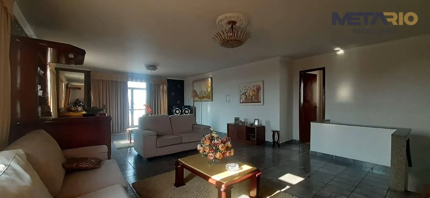 Cobertura com 3 quartos à venda, 258m2 em Vila Valqueire, Rio De Janeiro - RJ - imagem 4 Foto 4 de Cobertura com 3 quartos à venda, 258m2 em Vila Valqueire, Rio De Janeiro - RJ