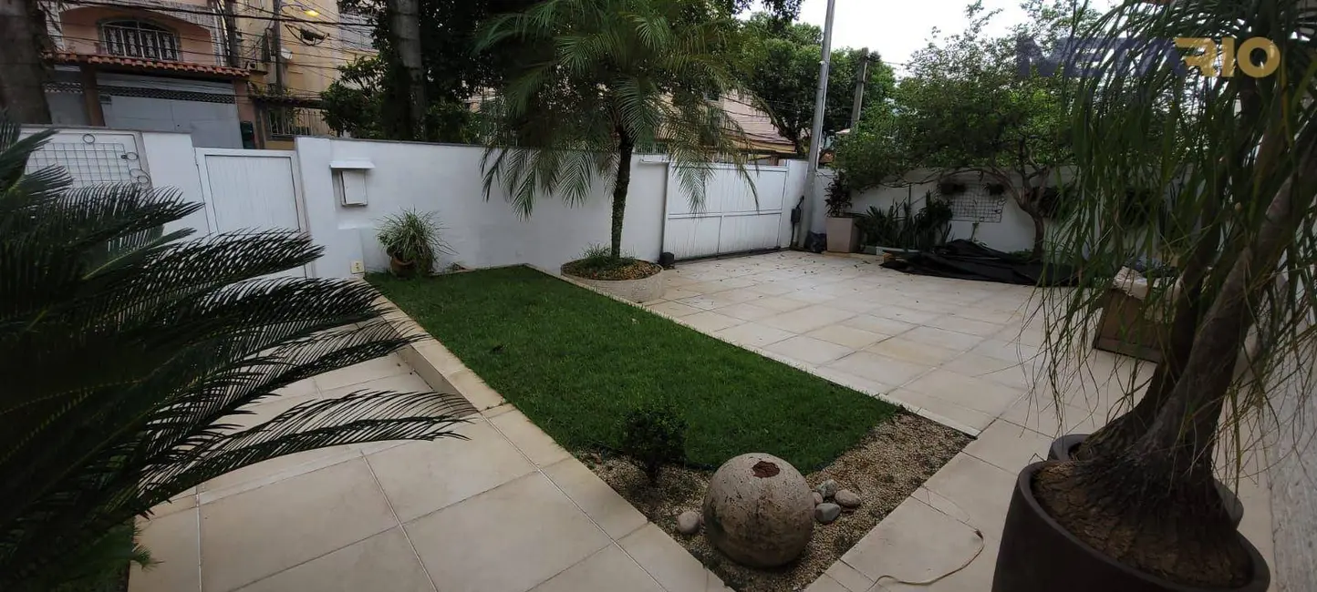 Casa de Condomínio com 3 quartos à venda, 480m2 em Vila Valqueire, Rio De Janeiro - RJ - imagem 4 Foto 4 de Casa de Condomínio com 3 quartos à venda, 480m2 em Vila Valqueire, Rio De Janeiro - RJ