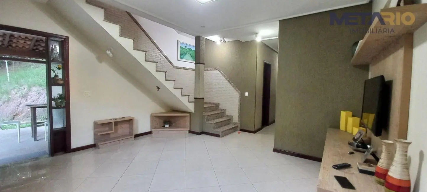 Casa de Condomínio com 4 quartos à venda, 300m2 em Jardim Sulacap, Rio De Janeiro - RJ - imagem 3 Foto 3 de Casa de Condomínio com 4 quartos à venda, 300m2 em Jardim Sulacap, Rio De Janeiro - RJ