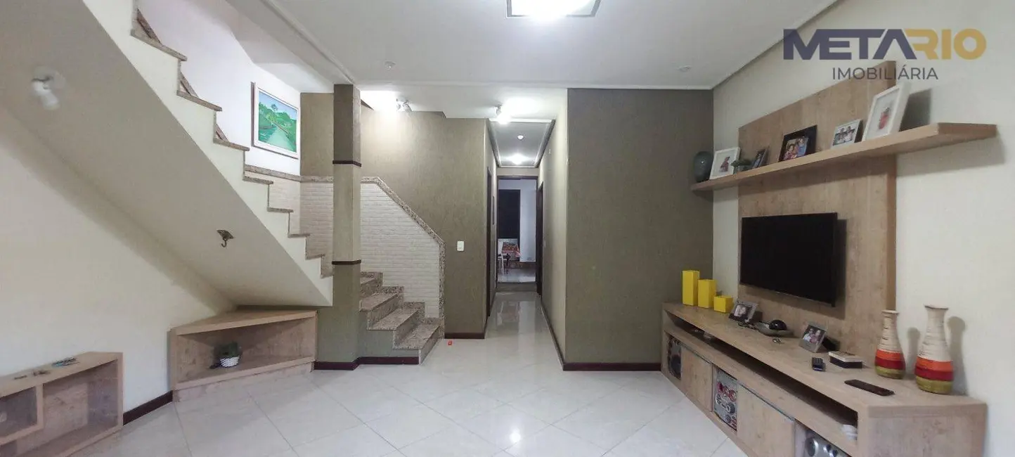 Casa de Condomínio com 4 quartos à venda, 300m2 em Jardim Sulacap, Rio De Janeiro - RJ - imagem 1 Foto 1 de Casa de Condomínio com 4 quartos à venda, 300m2 em Jardim Sulacap, Rio De Janeiro - RJ