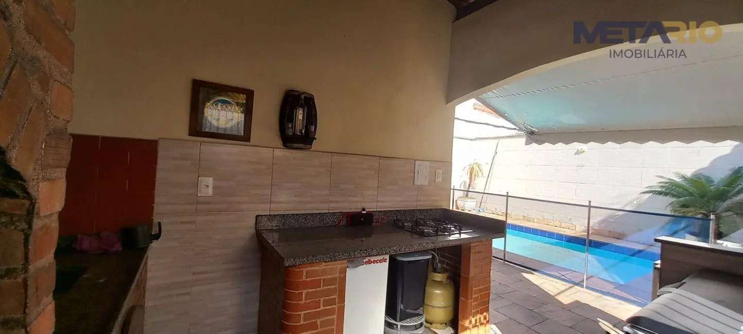 Casa de Condomínio com 4 quartos à venda, 350m2 em Vila Valqueire, Rio De Janeiro - RJ - imagem 3 Foto 3 de Casa de Condomínio com 4 quartos à venda, 350m2 em Vila Valqueire, Rio De Janeiro - RJ