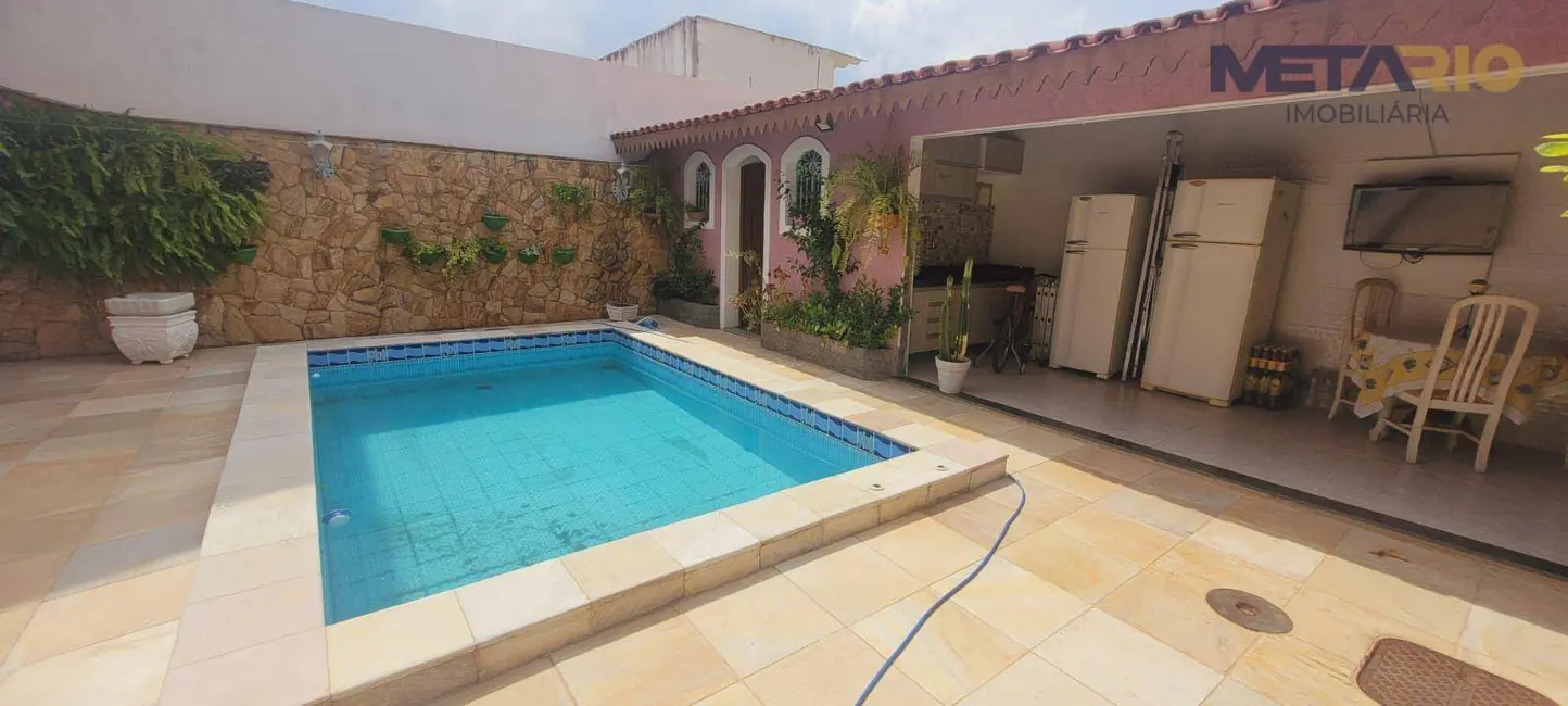 Casa de Condomínio com 4 quartos à venda, 250m2 em Vila Valqueire, Rio De Janeiro - RJ - imagem 3 Foto 3 de Casa de Condomínio com 4 quartos à venda, 250m2 em Vila Valqueire, Rio De Janeiro - RJ