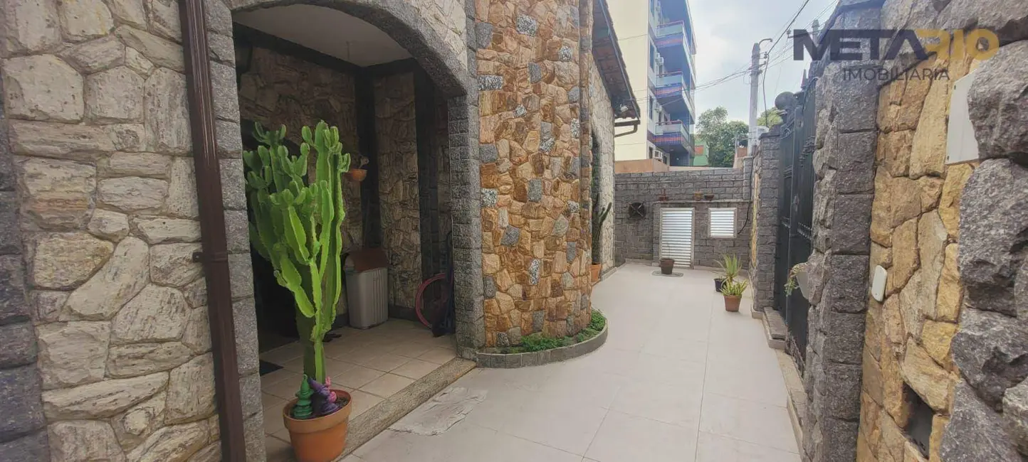 Casa de Condomínio com 3 quartos à venda, 360m2 em Vila Valqueire, Rio De Janeiro - RJ - imagem 4 Foto 4 de Casa de Condomínio com 3 quartos à venda, 360m2 em Vila Valqueire, Rio De Janeiro - RJ