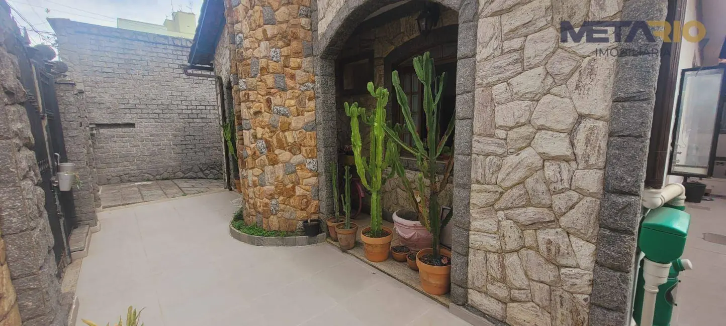 Casa de Condomínio com 3 quartos à venda, 360m2 em Vila Valqueire, Rio De Janeiro - RJ - imagem 5 Foto 5 de Casa de Condomínio com 3 quartos à venda, 360m2 em Vila Valqueire, Rio De Janeiro - RJ