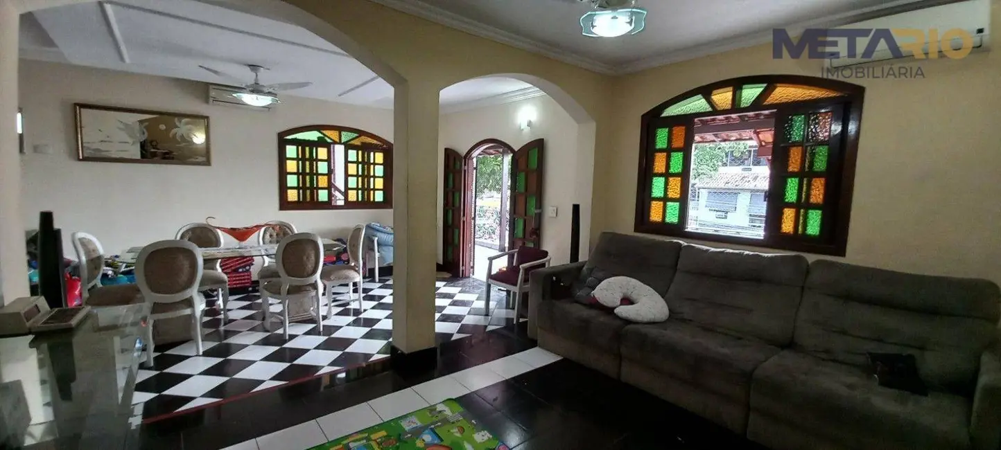 Casa com 3 quartos à venda, 365m2 em Vila Valqueire, Rio De Janeiro - RJ - imagem 9 Foto 9 de Casa com 3 quartos à venda, 365m2 em Vila Valqueire, Rio De Janeiro - RJ