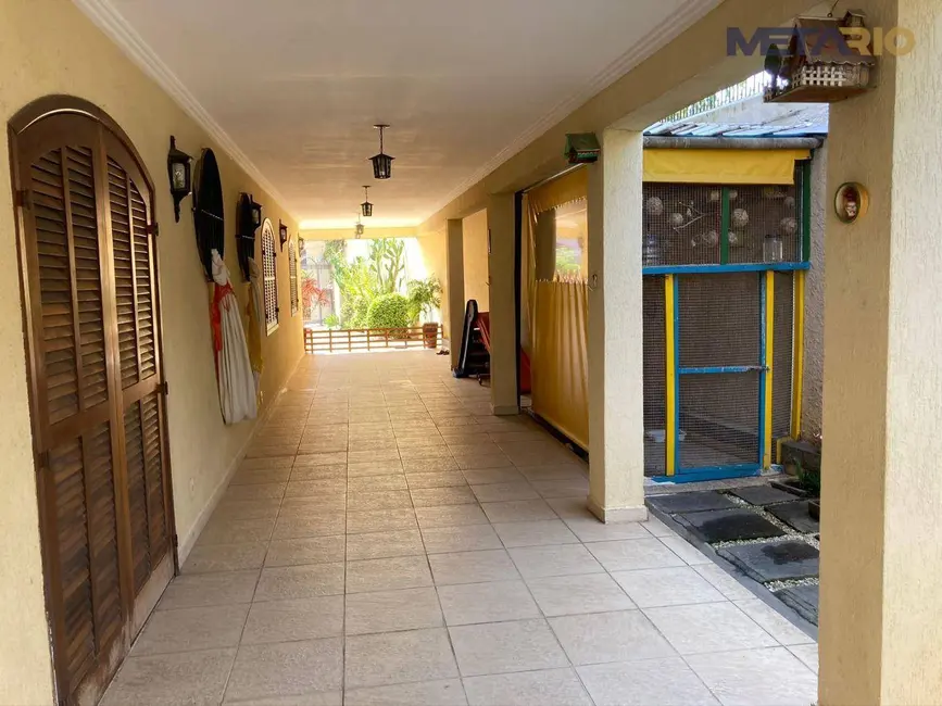 Casa com 4 quartos à venda, 600m2 em Vila Valqueire, Rio De Janeiro - RJ - imagem 6 Foto 6 de Casa com 4 quartos à venda, 600m2 em Vila Valqueire, Rio De Janeiro - RJ
