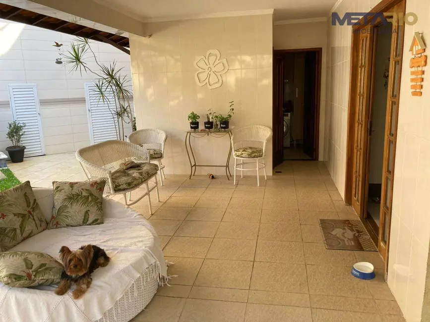 Casa com 4 quartos à venda, 600m2 em Vila Valqueire, Rio De Janeiro - RJ - imagem 7 Foto 7 de Casa com 4 quartos à venda, 600m2 em Vila Valqueire, Rio De Janeiro - RJ