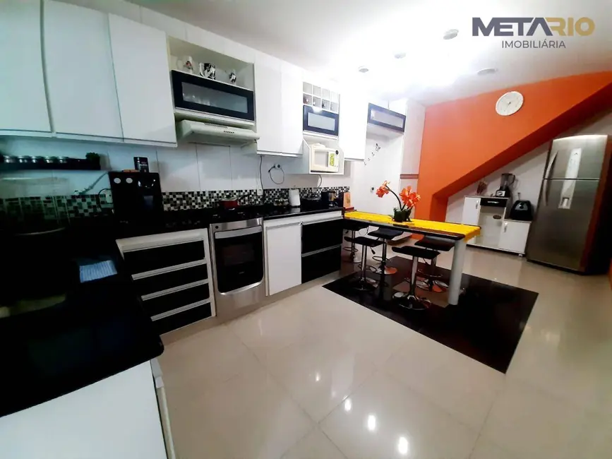 Casa de Condomínio com 4 quartos à venda, 200m2 em Marechal Hermes, Rio De Janeiro - RJ - imagem 8 Foto 8 de Casa de Condomínio com 4 quartos à venda, 200m2 em Marechal Hermes, Rio De Janeiro - RJ