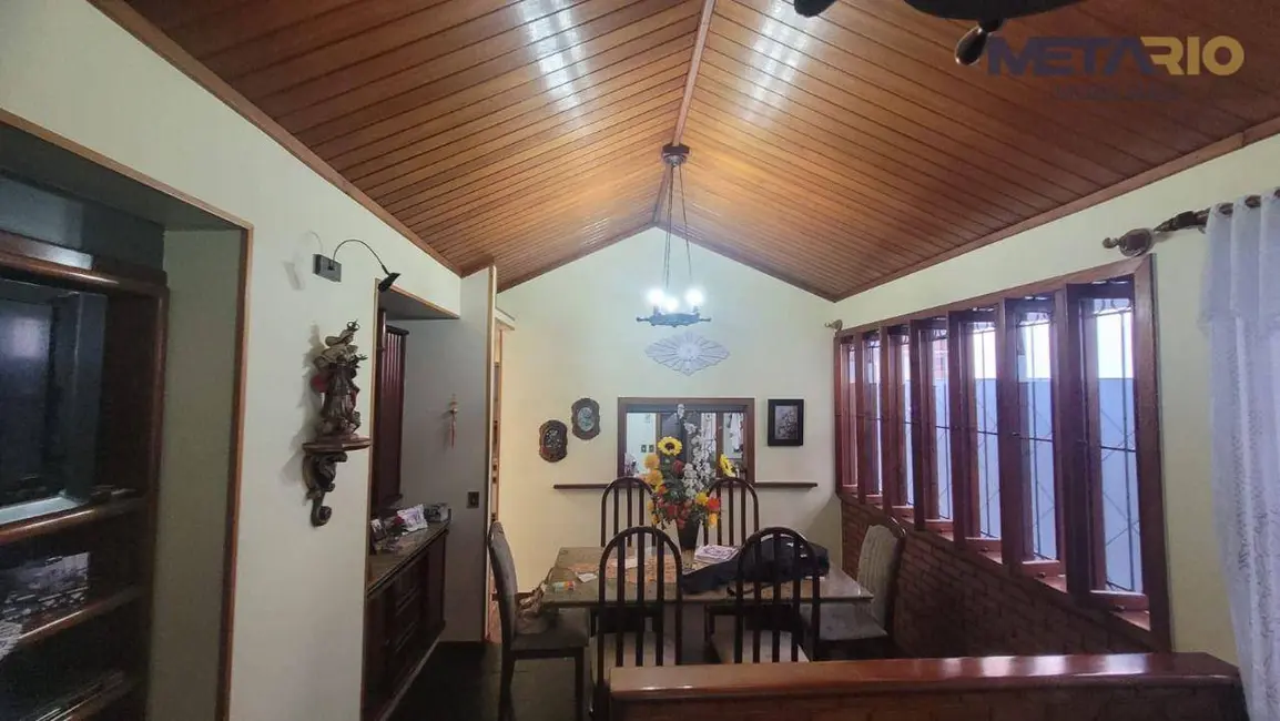 Casa de Condomínio com 4 quartos à venda, 400m2 em Bento Ribeiro, Rio De Janeiro - RJ - imagem 9 Foto 9 de Casa de Condomínio com 4 quartos à venda, 400m2 em Bento Ribeiro, Rio De Janeiro - RJ