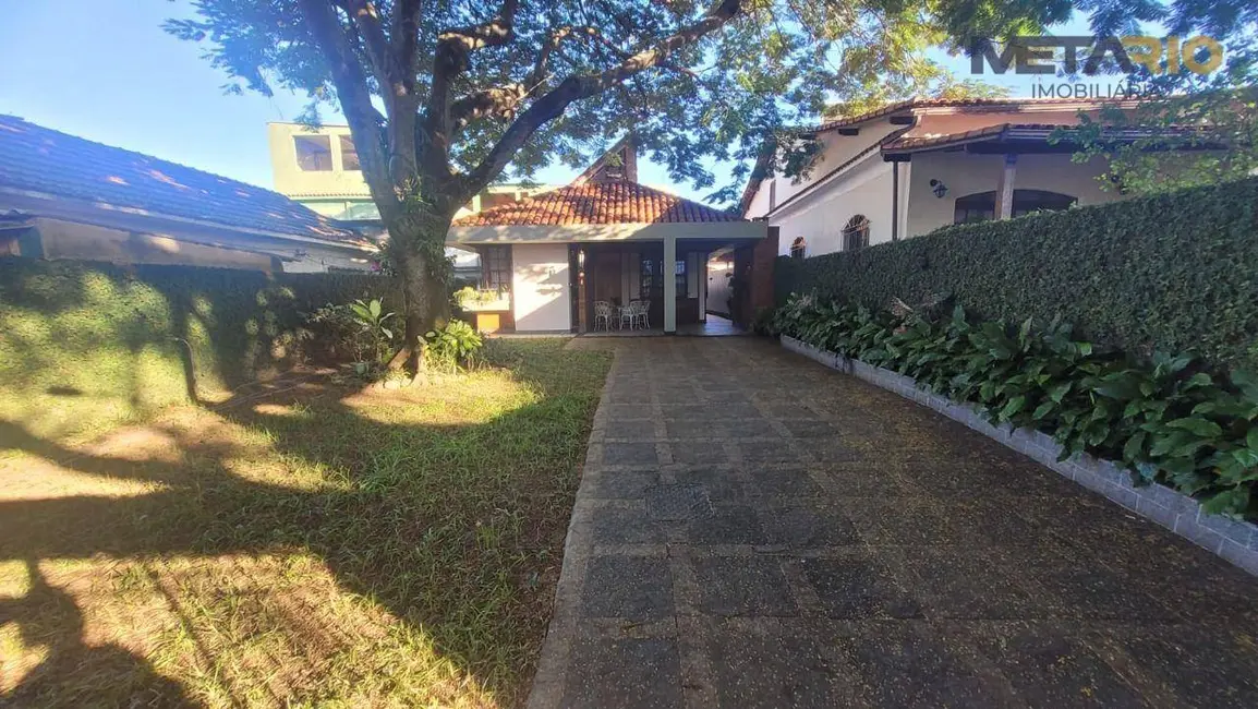 Casa de Condomínio com 4 quartos à venda, 400m2 em Bento Ribeiro, Rio De Janeiro - RJ - imagem 3 Foto 3 de Casa de Condomínio com 4 quartos à venda, 400m2 em Bento Ribeiro, Rio De Janeiro - RJ