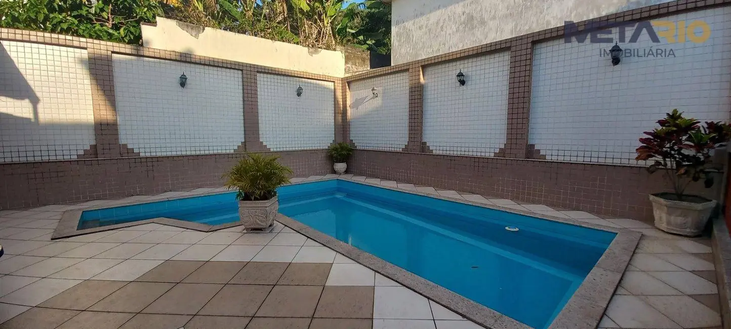 Casa de Condomínio com 4 quartos à venda, 501m2 em Jardim Sulacap, Rio De Janeiro - RJ - imagem 2 Foto 2 de Casa de Condomínio com 4 quartos à venda, 501m2 em Jardim Sulacap, Rio De Janeiro - RJ