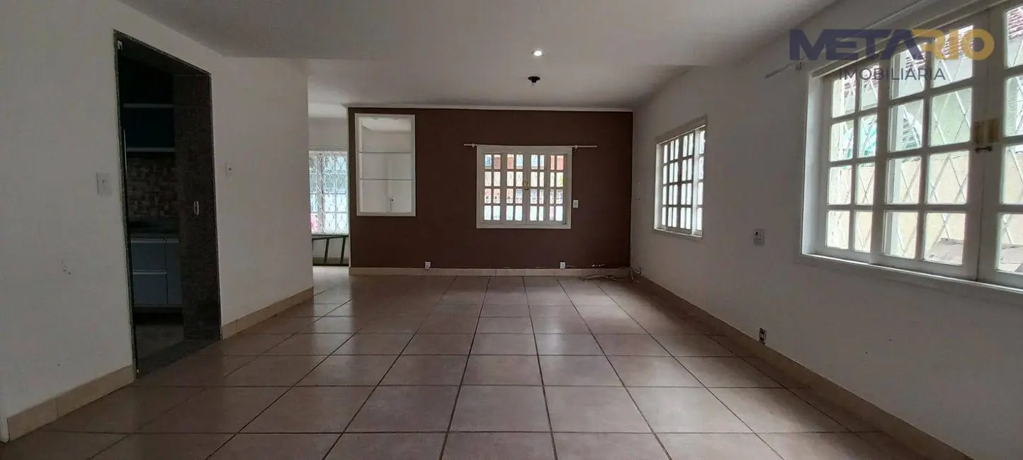 Casa com 4 quartos à venda, 369m2 em Vila Valqueire, Rio De Janeiro - RJ - imagem 5 Foto 5 de Casa com 4 quartos à venda, 369m2 em Vila Valqueire, Rio De Janeiro - RJ