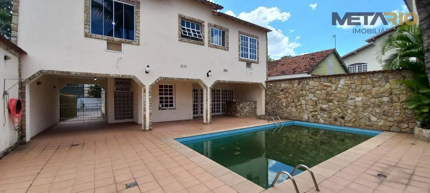 Casa com 4 quartos à venda, 369m2 em Vila Valqueire, Rio De Janeiro - RJ - imagem 3 Foto 3 de Casa com 4 quartos à venda, 369m2 em Vila Valqueire, Rio De Janeiro - RJ