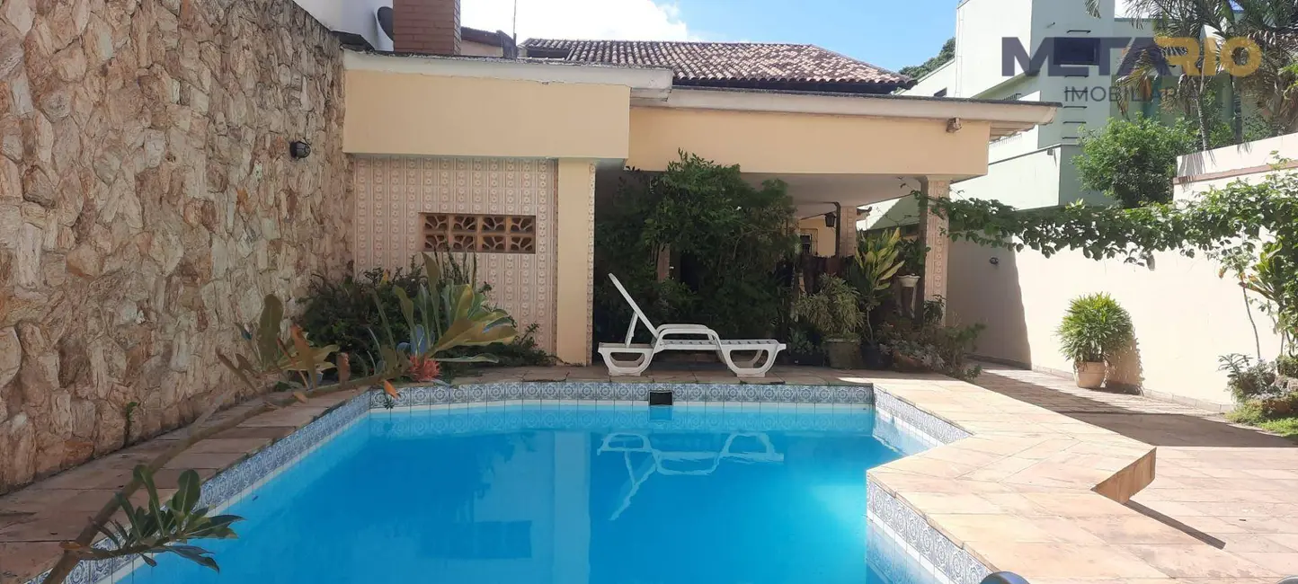 Foto 2 de Casa com 4 quartos à venda, 222m2 em Vila Valqueire, Rio De Janeiro - RJ