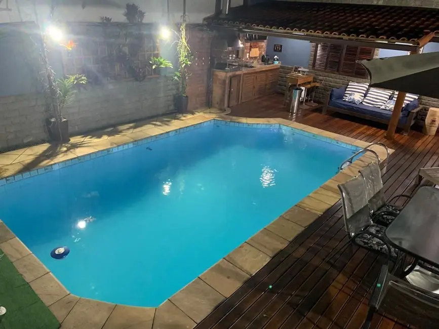 Casa de Condomínio com 3 quartos à venda, 250m2 em Vila Valqueire, Rio De Janeiro - RJ - imagem 5 Foto 5 de Casa de Condomínio com 3 quartos à venda, 250m2 em Vila Valqueire, Rio De Janeiro - RJ