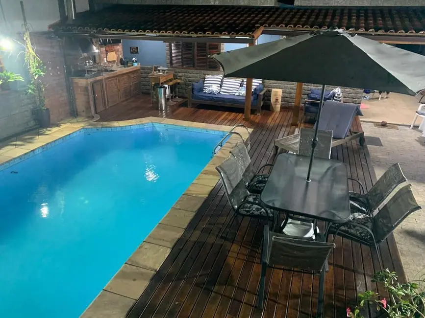 Casa de Condomínio com 3 quartos à venda, 250m2 em Vila Valqueire, Rio De Janeiro - RJ - imagem 4 Foto 4 de Casa de Condomínio com 3 quartos à venda, 250m2 em Vila Valqueire, Rio De Janeiro - RJ