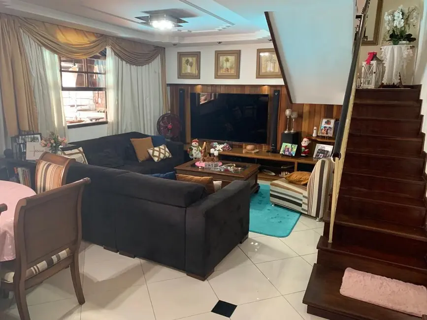 Casa de Condomínio com 3 quartos à venda, 250m2 em Vila Valqueire, Rio De Janeiro - RJ - imagem 9 Foto 9 de Casa de Condomínio com 3 quartos à venda, 250m2 em Vila Valqueire, Rio De Janeiro - RJ