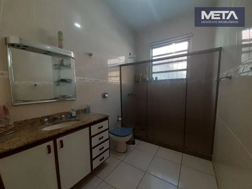 Casa com 3 quartos à venda, 265m2 em Vila Valqueire, Rio De Janeiro - RJ - imagem 9 Foto 9 de Casa com 3 quartos à venda, 265m2 em Vila Valqueire, Rio De Janeiro - RJ
