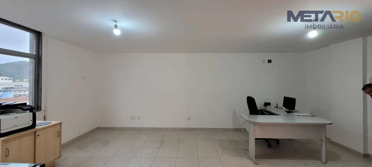 Foto 6 de Sala Comercial para alugar, 32m2 em Vila Valqueire, Rio De Janeiro - RJ