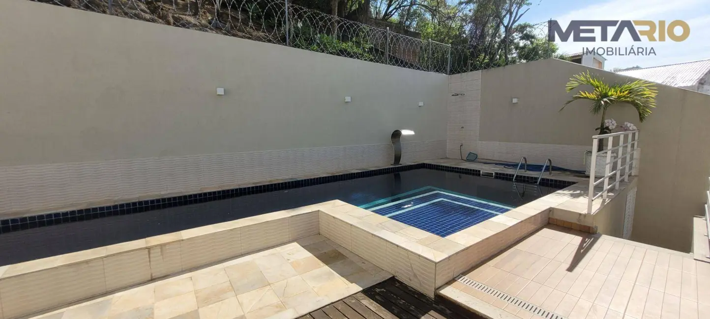 Casa com 4 quartos à venda, 360m2 em Vila Valqueire, Rio De Janeiro - RJ - imagem 4 Foto 4 de Casa com 4 quartos à venda, 360m2 em Vila Valqueire, Rio De Janeiro - RJ