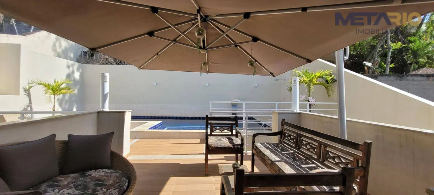 Casa com 4 quartos à venda, 360m2 em Vila Valqueire, Rio De Janeiro - RJ - imagem 5 Foto 5 de Casa com 4 quartos à venda, 360m2 em Vila Valqueire, Rio De Janeiro - RJ